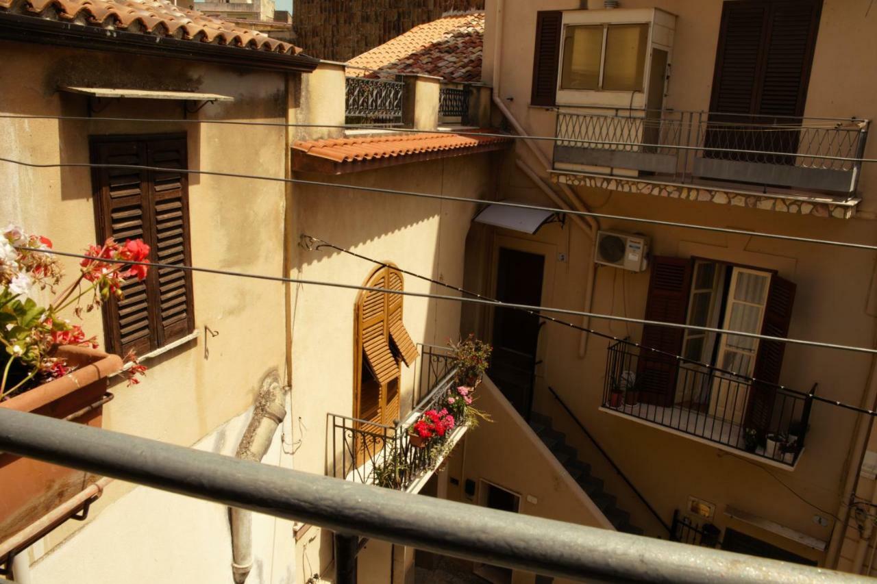 Bnb Donnalaura Carini Exterior foto