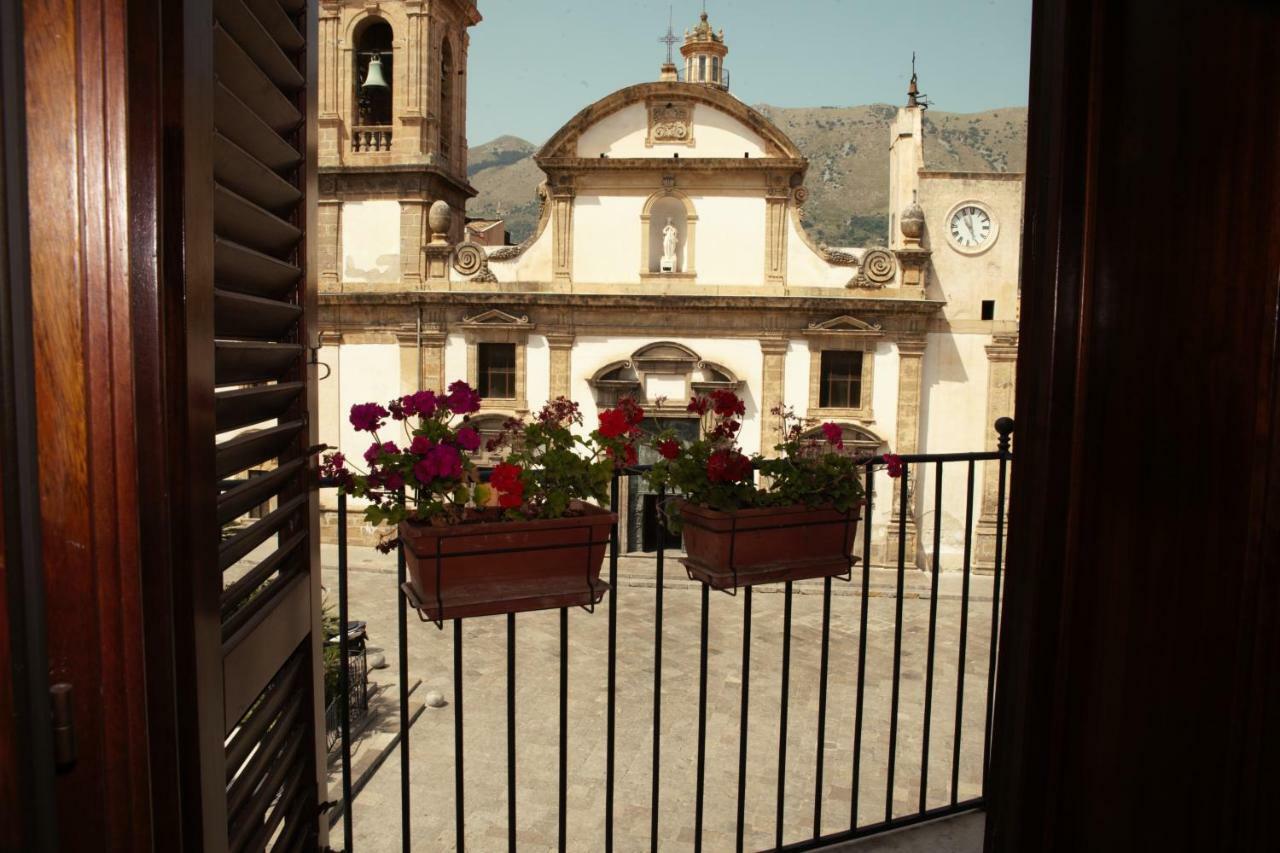 Bnb Donnalaura Carini Exterior foto