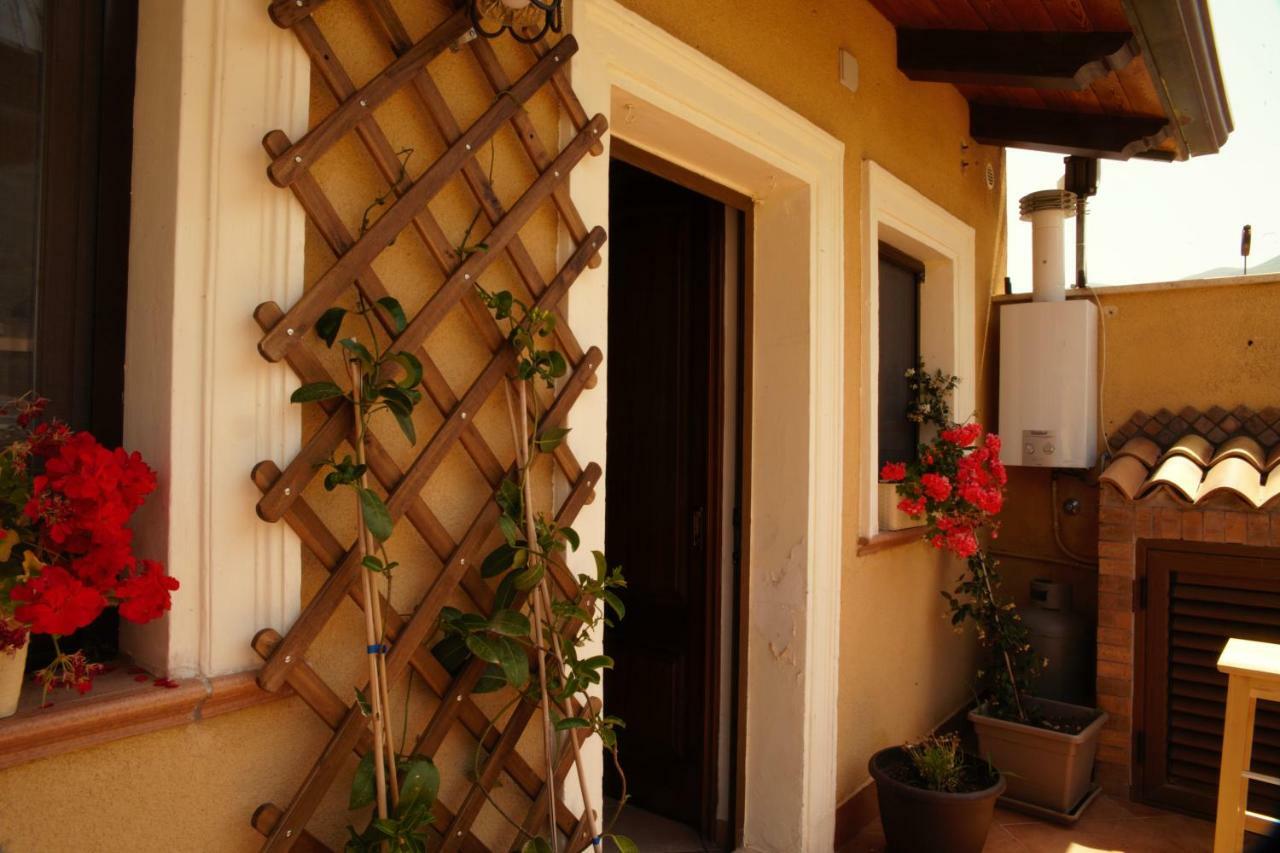 Bnb Donnalaura Carini Exterior foto